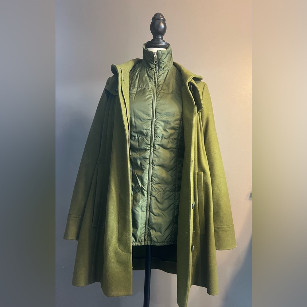 Hugo Boss Olive Green Women's Wool Blend 2in1 Coat With Inner Puffer Size 2. EUC